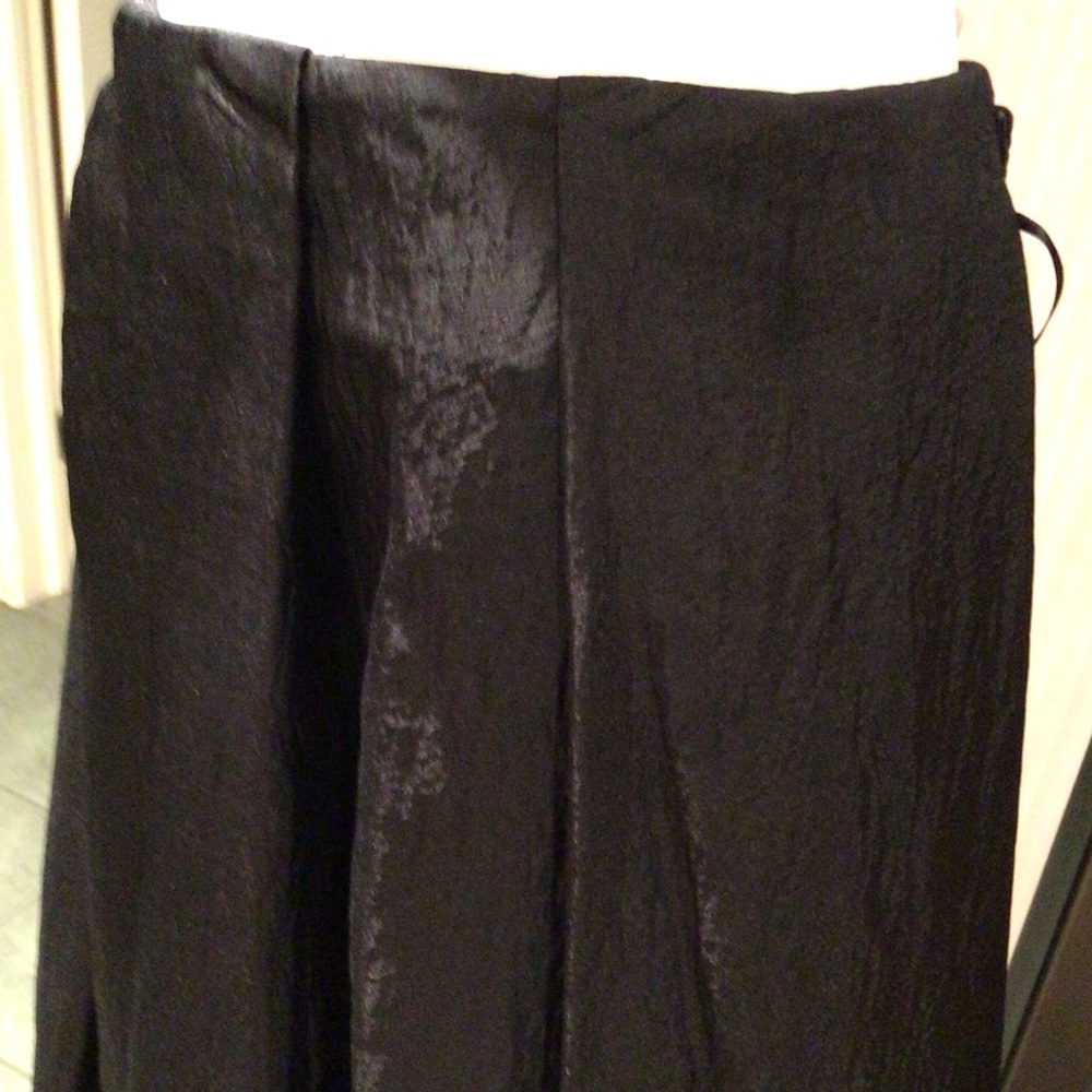 NWOT Hidden side pockets Black lined large pleated taffeta like skirt - Picture 7 of 9